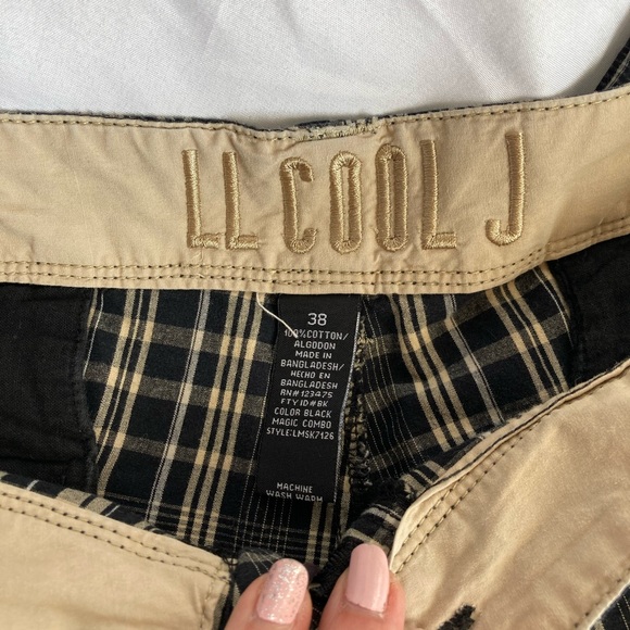 LL Cool J men’s plaid cargo shorts. Waist size 38. - Picture 3 of 8